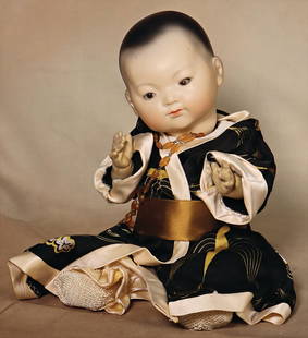 ARMAND MARSEILLE ELLAR, Asian, 33 cm, full head, brown sleeping eyes (doll has silver eyes), closed: ARMAND MARSEILLE ELLAR, Asian, 33 cm, full head, brown sleeping eyes (doll has silver eyes), closed mouth, sitting baby body, note the transportation risk for the eye mechanism German Description ARMA