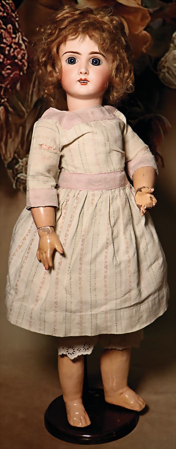 porcelain head doll, France, 57 cm, crank head, blue fix inset glass eyes, off. glass eyes, off.: porcelain head doll, France, 57 cm, crank head, blue fix inset glass eyes, off. glass eyes, off. Mouth, teeth on top, pierced ears, franz. French jointed body, chipped mass on the hands, old mohair wi