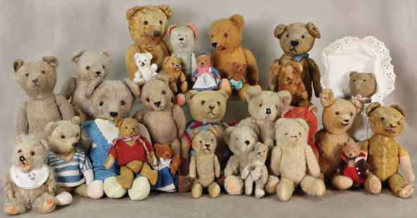 Large lot of teddy bears, mostly fairground bears, partly in used condition, mostly 1930s German: Large lot of teddy bears, mostly fairground bears, partly in used condition, mostly 1930s German Description Gr. Konv. Teddy-Bären, meist Jahrmarktsbären, teilweise im stärker bespielte