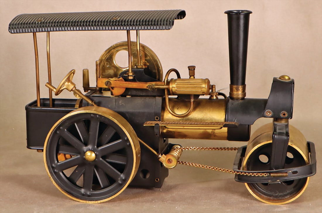 VILESCO locomobile, D430, sheet brass, used, function not tested, l: 28 cm German Description: VILESCO locomobile, D430, sheet brass, used, function not tested, l: 28 cm German Description VILESCO Lokomobile, D430, Messingblech, bespielt, auf Funktion nicht geprüft, L: 28 cm