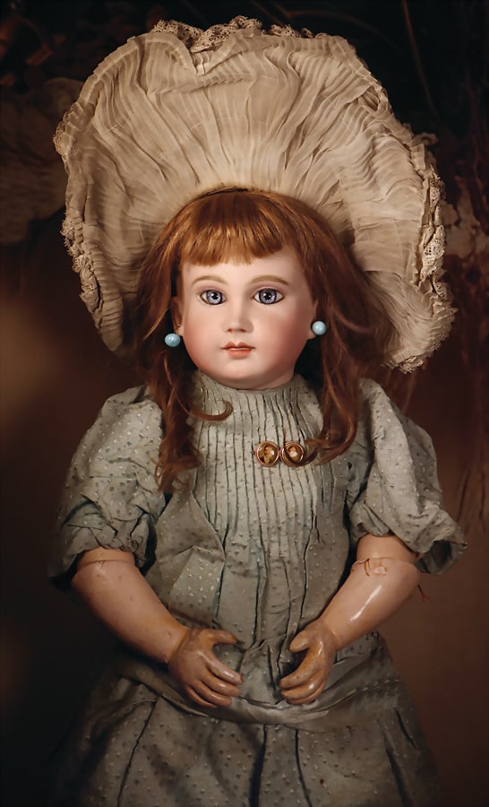 SCHMITT ET FILS Outstanding French bébé by Schmitt et Fils, in rare size, bisque porcelain: SCHMITT ET FILS Outstanding French bébé by Schmitt et Fils, in rare size, bisque porcelain movable head, blue firmly inset almond-shaped paperweight eyes, closed mouth with defined space in