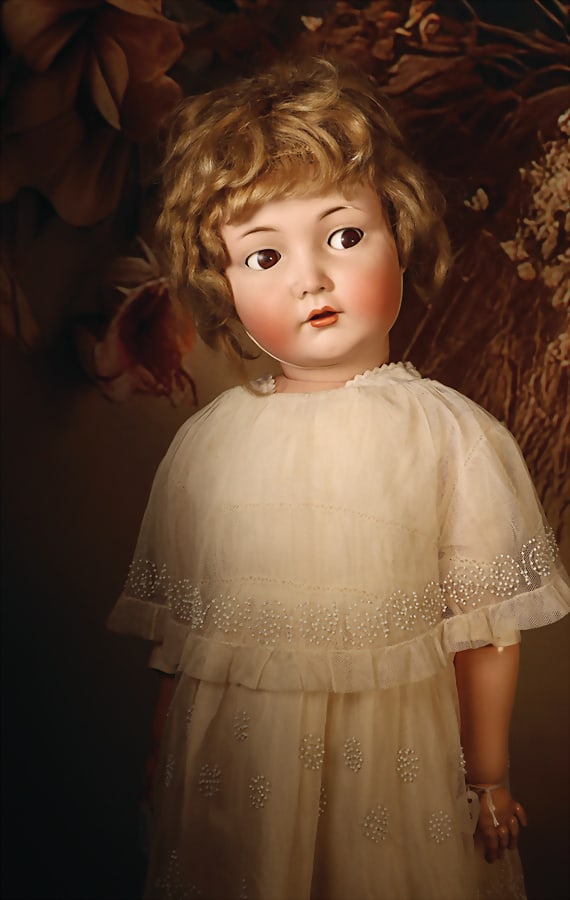 KÄMMER & REINHARDT 117 N, 70 cm, porcelain movable head, brown, roguish eyes, off. Mouth, teeth: KÄMMER & REINHARDT 117 N, 70 cm, porcelain movable head, brown, roguish eyes, off. Mouth, teeth on top, toddler body with raised knee joints, old mohair wig, German Description KÄMMER & REIN