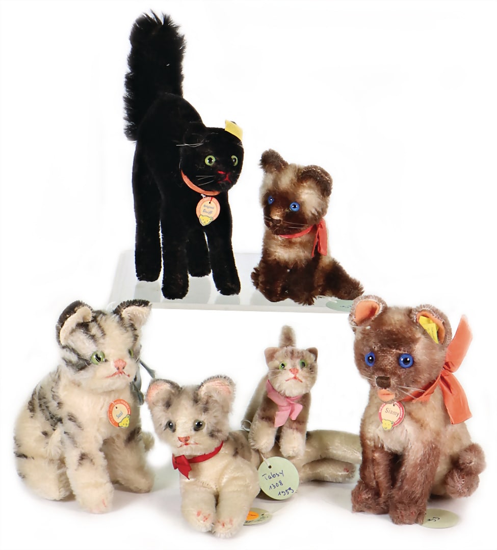 STEIFF Conv. cats, post-war, Susi, item no. 3314, with tag, archive tag 1951, Siamy, item no. 3311,: STEIFF Conv. cats, post-war, Susi, item no. 3314, with tag, archive tag 1951, Siamy, item no. 3311, archive tag 1955, without button and tag, Siamy, complete, Tag with red lettering, the no. 3315 hand