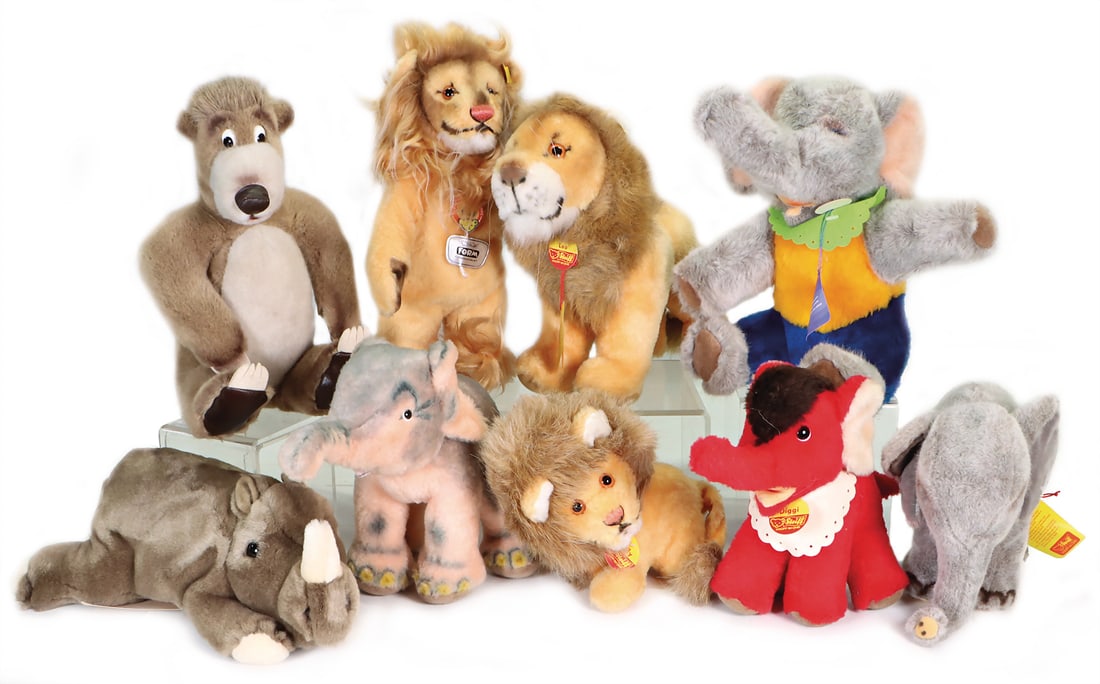 STEIFF Conv. post-war, COSY-NOSY, complete, imprint on the back of the flag: Werkmuster, tag with: STEIFF Conv. post-war, COSY-NOSY, complete, imprint on the back of the flag: Werkmuster, tag with seal, item no. 5420/ 19, 1987, with archive tag, Weichlöwe, with shield, item no. 6212/ 30, archi