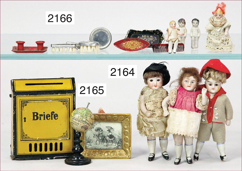 3 dollhouse dolls, children, all-bisque, 9.5 cm, fix he: 3 dollhouse dolls, children, all-bisque, 9.5 cm, fix heads, 2x glass eyes,1x painted eyes, /jointed arms and legs, wig, original clothes, for a dollhouse or for a doll school German Description 3 Pupp