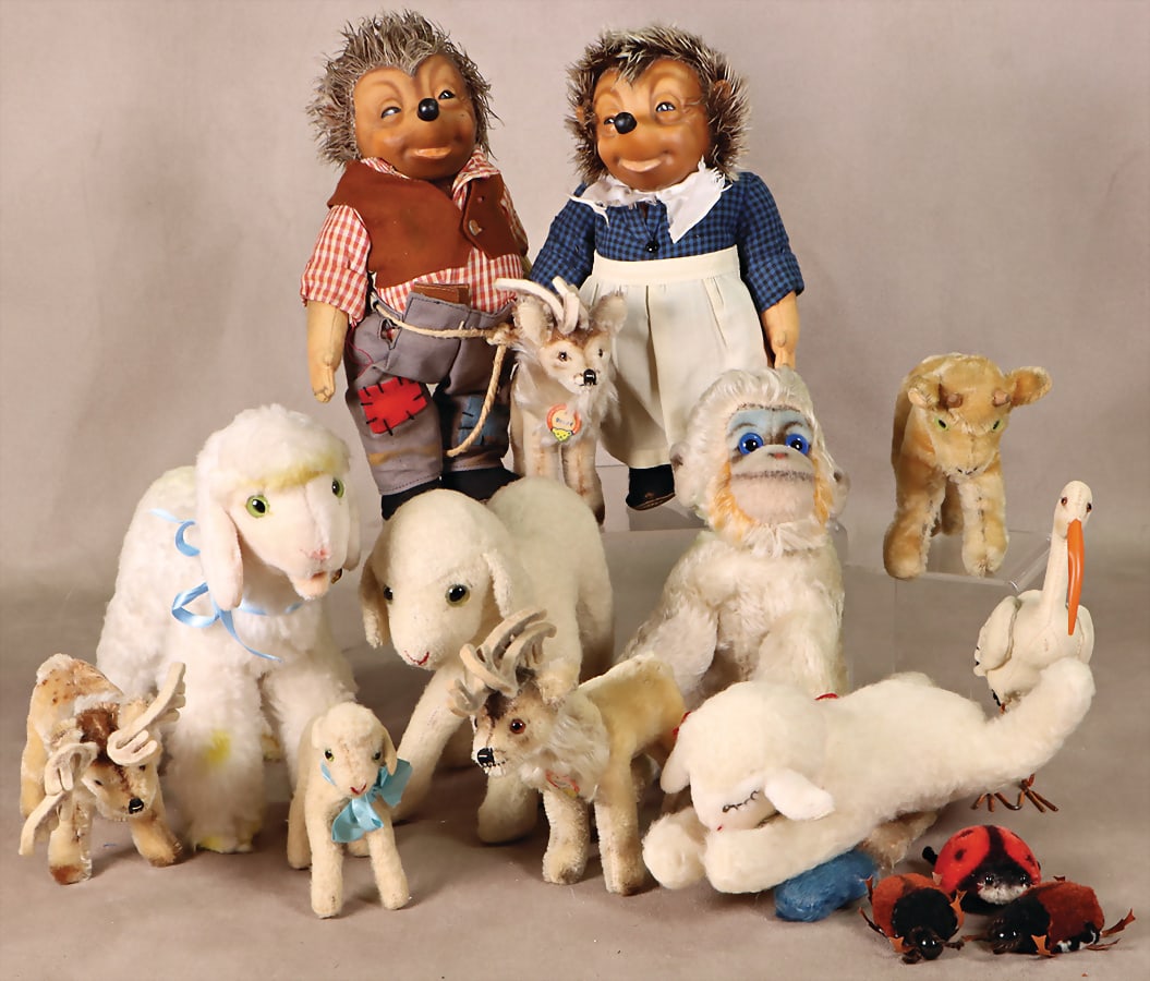 STEIFF mixed lot post-war, Mecki and Micki, 27 cm, Renny, lamb and others, few parts with button or: STEIFF mixed lot post-war, Mecki and Micki, 27 cm, Renny, lamb and others, few parts with button or shield, used-good condition, additionally Adebar without button and shield, 3 beetles, manufacturer?