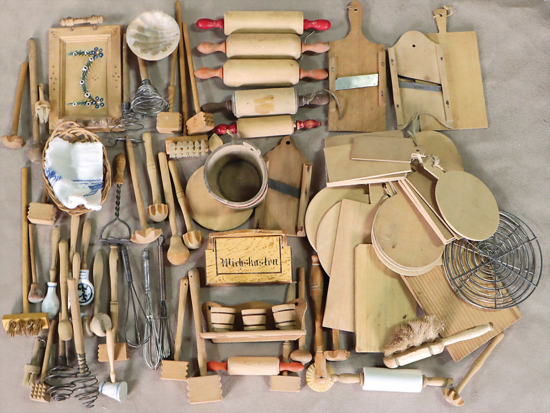 Conv. doll kitchen wooden parts, masher, pasta roller, wheels, and much more medium size   German (1 of 1)