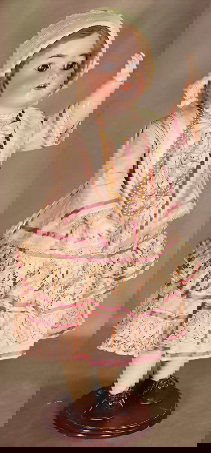 SIMON & HALBIG / KÄMMER & REINHARDT walking doll, marked W at the front, swivel neck mechanism,: SIMON & HALBIG / KÄMMER & REINHARDT walking doll, marked W at the front, swivel neck mechanism, 62 cm, brown sleeping eyes, off. mouth, teeth on top, jointed arms, color deviation at the hands, o