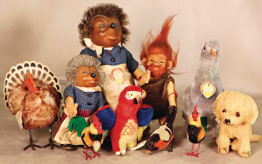 STEIFF post-war, pigeon, complete, No. 2565/25, turkey, button and flag, Neanderthal, complete, No. (1 of 1)