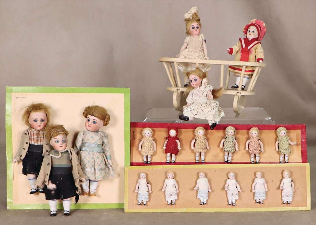 mixed lot of dollhouse dolls, mostly newer production, whole bisque, 4.5-11 cm German Description: mixed lot of dollhouse dolls, mostly newer production, whole bisque, 4.5-11 cm German Description Konv. Puppenstuben-Puppen, meist neuere Produktion, Ganzbiskuit, 4,5-11 cm