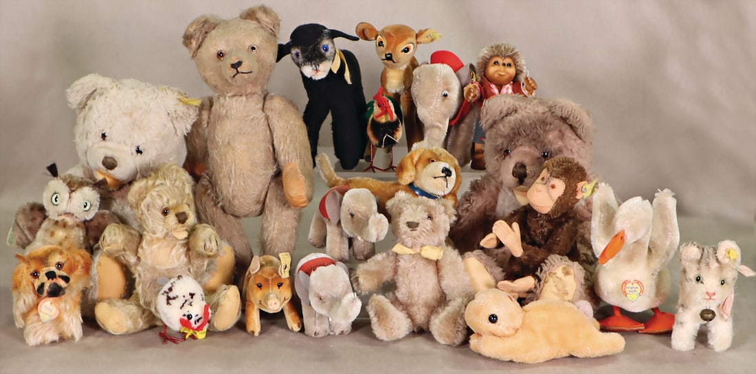 STEIFF a. manufacturers, animals a. bears, post-war, mostly with button, used-good condition.: STEIFF a. manufacturers, animals a. bears, post-war, mostly with button, used-good condition. German Description STEIFF u.a. Hersteller, Tiere u. Bären, Nachkrieg, meist mit Knopf, bespielt-guter