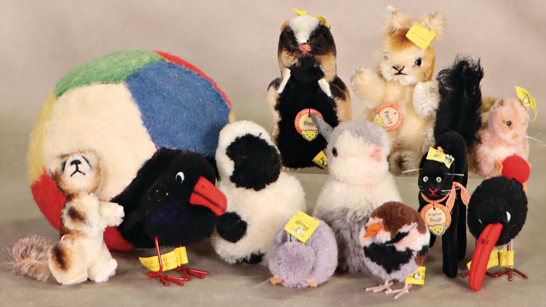 STEIFF mixed lot post-war, 3 pieces, complete Diggy, No. 4310.00, Possy, No. 4310, black tomcat, No.: STEIFF mixed lot post-war, 3 pieces, complete Diggy, No. 4310.00, Possy, No. 4310, black tomcat, No. 7408, plus some wool miniatures, button and flag, 1 SCHUCO ark animal, 1 STEIFF ball German Descrip