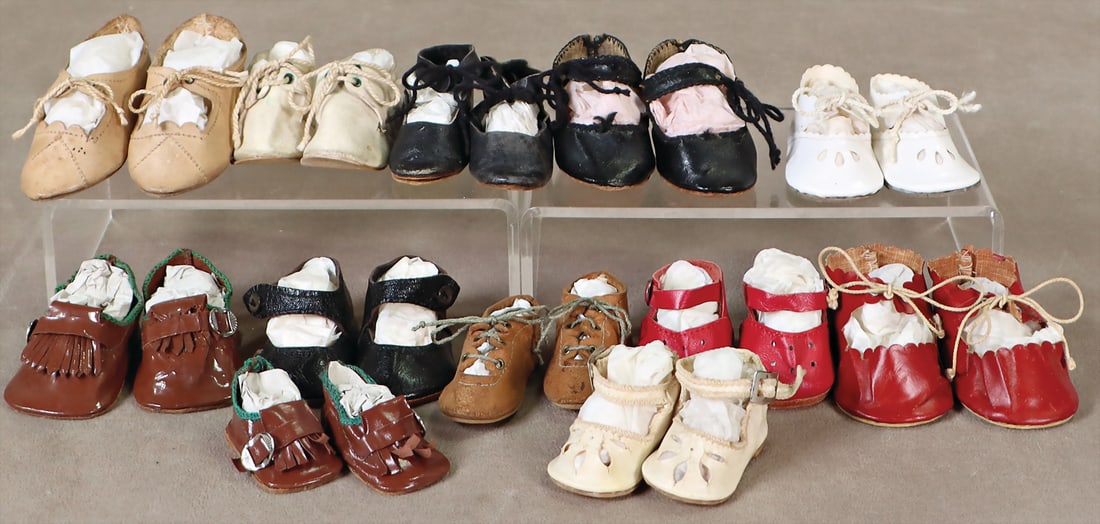 Mixed lot of shoes, 12 pairs, 5-8.5 cm, 1910-50, partly KÄTHE KRUSE German Description Konv.: Mixed lot of shoes, 12 pairs, 5-8.5 cm, 1910-50, partly KÄTHE KRUSE German Description Konv. Schuhe, 12 Paar, 5-8,5 cm, 1910-50, teils KÄTHE KRUSE