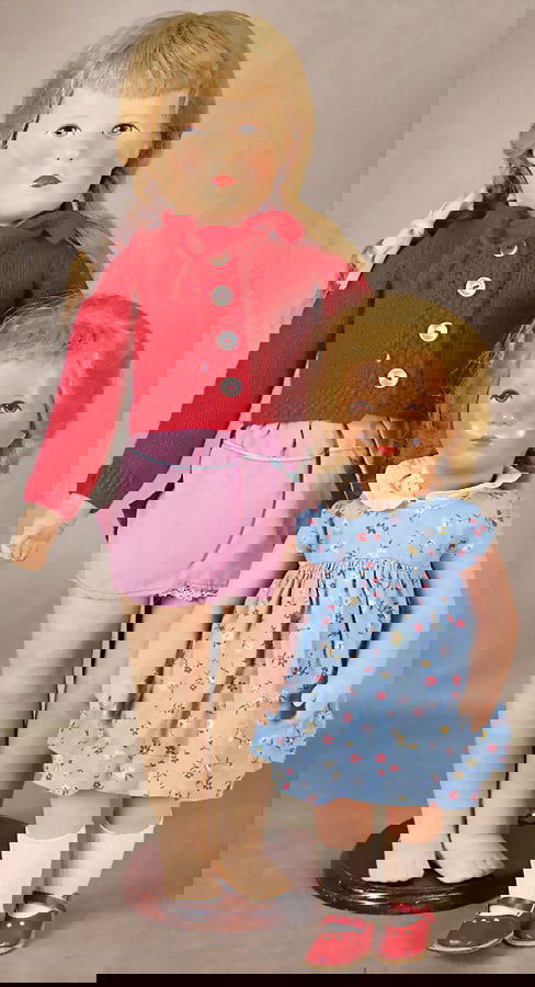 KÄTHE KRUSE mixed lot of 2 pieces, girl, post-war, 37 cm, good condition, 50 cm, plastic head,: KÄTHE KRUSE mixed lot of 2 pieces, girl, post-war, 37 cm, good condition, 50 cm, plastic head, color deviation at the fabric of the ruff, optical good condition. German Description KÄTHE KRU