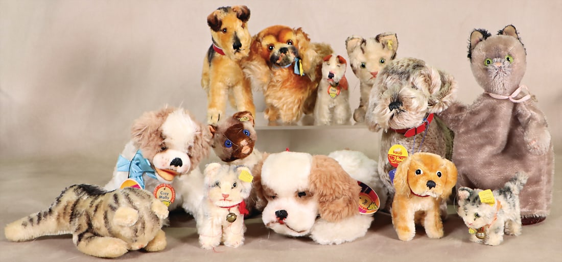 STEIFF mixed lot post-war, dogs and cats, among them Raudi, complete, no. 1190/23, Cosy Molly,: STEIFF mixed lot post-war, dogs and cats, among them Raudi, complete, no. 1190/23, Cosy Molly, complete, no. 5040/20, Tabby, complete, no. 1307.00, Peky, complete, flag worn, otherwise mostly with but