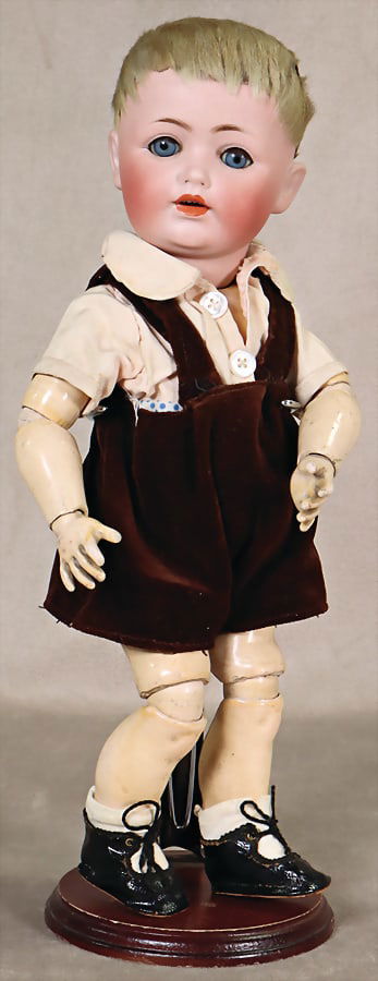 JDK KESTNER 260, 34 cm, cranked head, blue sleeping eyes, sitting tight or have been tightly: JDK KESTNER 260, 34 cm, cranked head, blue sleeping eyes, sitting tight or have been tightly adjusted, old fur wig, has not been removed, no cracks visible from the outside, off. mouth, teeth, chin di