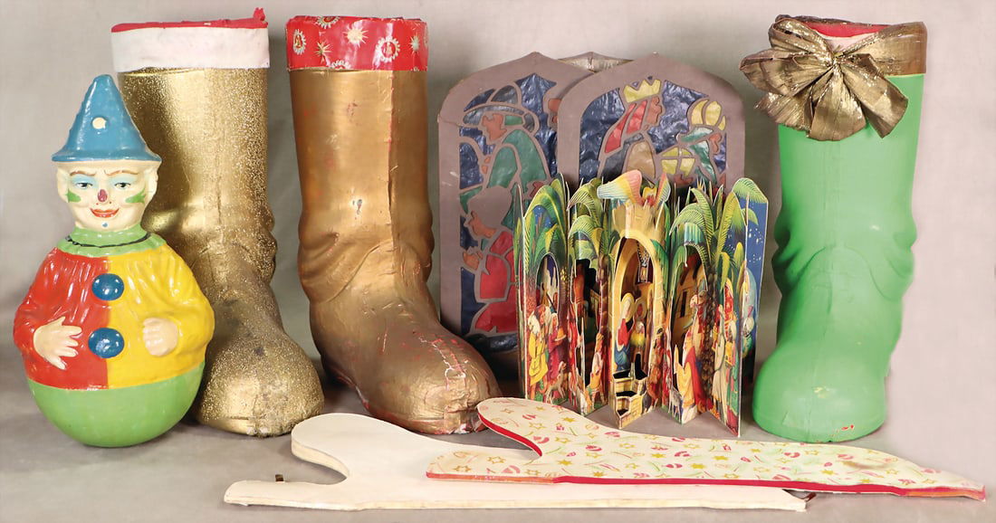 Papier-mâché stand-up clown, 30 cm, post-war, some lanterns, small stand-up crib, 3 candy: Papier-mâché stand-up clown, 30 cm, post-war, some lanterns, small stand-up crib, 3 candy containers in the shape of boots, 1 lantern, crib scene (tear marks) German Description Papiermach&#