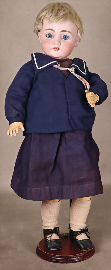 probably KESTNER porcelain head doll, 46 cm, crank head, blue sleeping eyes, off. mouth, teeth on: probably KESTNER porcelain head doll, 46 cm, crank head, blue sleeping eyes, off. mouth, teeth on top, jointed body, old mohair wig German Description wohl KESTNER Porzellankopf-Puppe, 46 cm, Kurbelko
