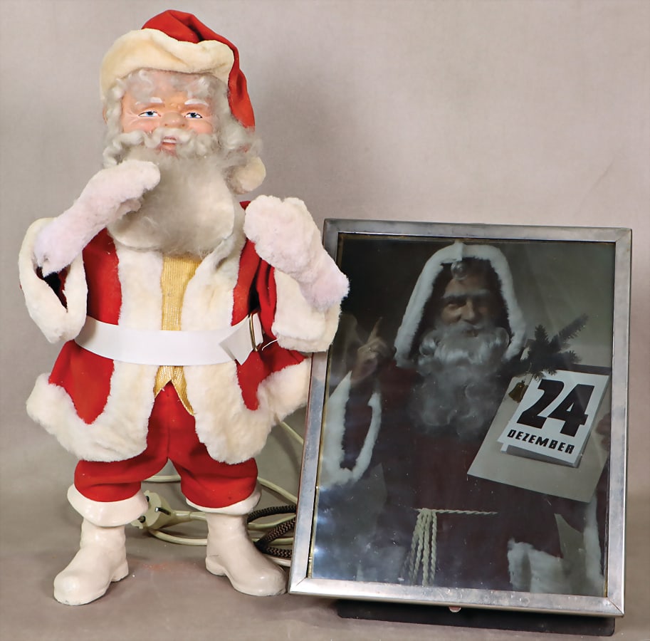 Santa Claus, advertising sign, illuminated, December 24th, h: 30 cm, function not tested, 1 Santa: Santa Claus, advertising sign, illuminated, December 24th, h: 30 cm, function not tested, 1 Santa Claus, head nodder, post-war, electric drive, 47 cm, function not tested German Description Weihnachts