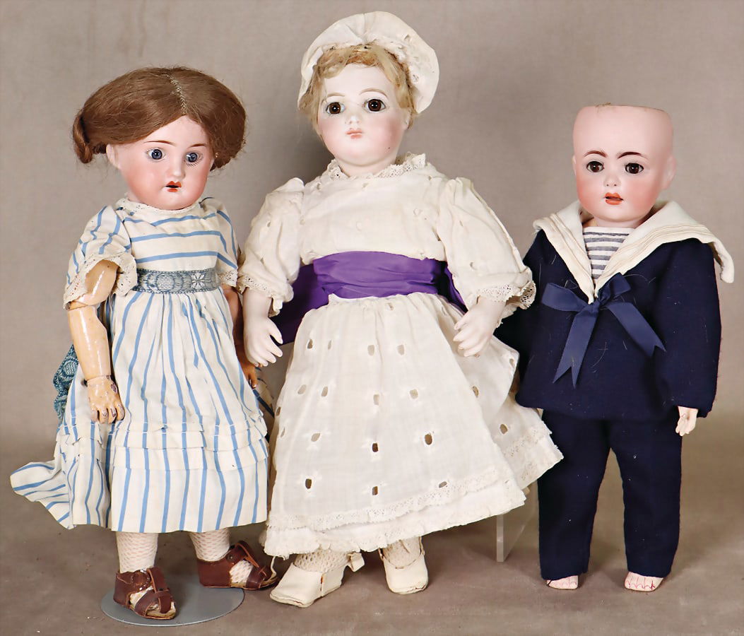 mixed lot, porcelain head doll, France, 30 cm, crank head on porcelain breastplate, fix inset brown: mixed lot, porcelain head doll, France, 30 cm, crank head on porcelain breastplate, fix inset brown glass eyes, closed mouth, head broken and glued, mohair wig missing, leather body with porcelain for