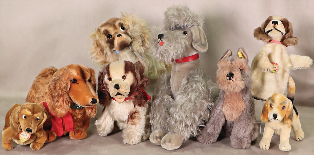 STEIFF mixed lot post-war, dog, poodle, 5-fold jointed, with button and flag, No. 5343.05, Pekinese,: STEIFF mixed lot post-war, dog, poodle, 5-fold jointed, with button and flag, No. 5343.05, Pekinese, button and flag, No. 3330.00, dog sitting, without button and shield, Waldi complete, No. 1328.00,