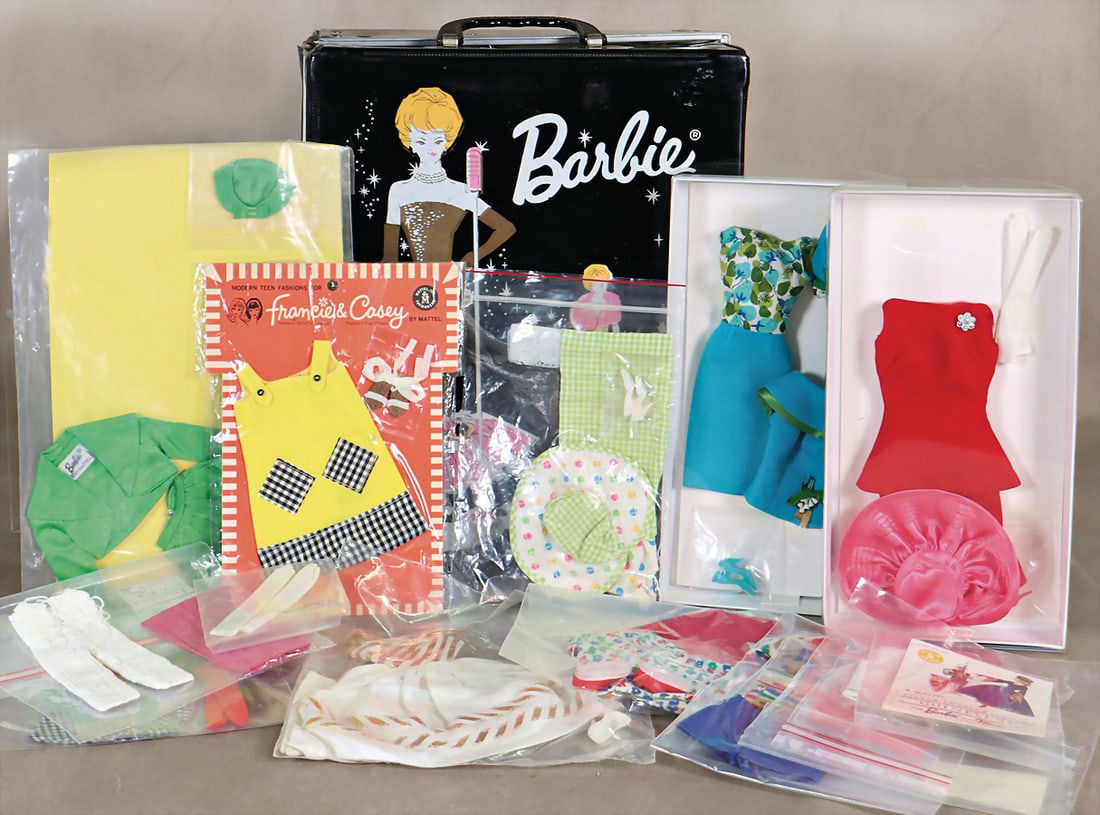 MATTEL Barbie, outfits and single parts, mostly good condition.   German Description  MATTEL Barbie, (1 of 1)