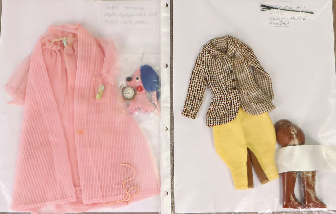 MATTEL Barbie, 2 outfits, 60s, blouse missing, shoes missing   German Description  MATTEL Barbie, 2 (1 of 1)