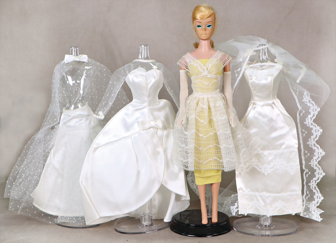 MATTEL Barbie, ponytail, blond, ear holes a little bit discolored, otherwise good, 2 outfits, 1655, (1 of 1)