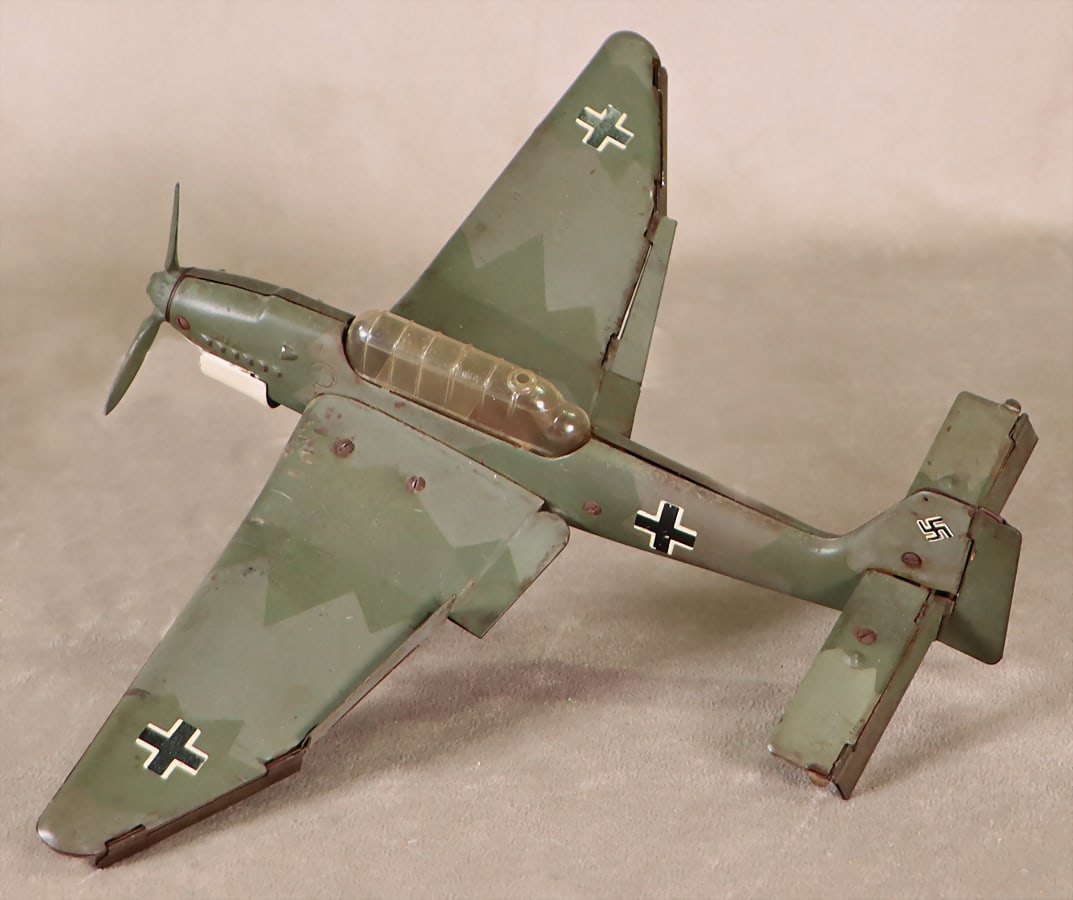 Propeller airplane, WW2, sheet metal, litho, clockwork intact, minimal paint damage due to age,: Propeller airplane, WW2, sheet metal, litho, clockwork intact, minimal paint damage due to age, otherwise good, 25cm German Description Propellerflugzeug, 2 Weltkrieg, Blech, litho., Uhrwerk intakt, a