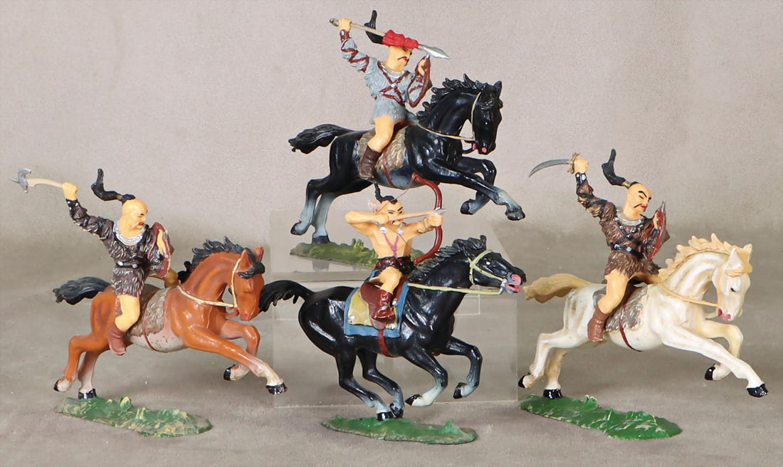 ELASTOLIN 4x Huns, fighting, hand-painted, 7cm, on horseback, good condition   German Description (1 of 1)