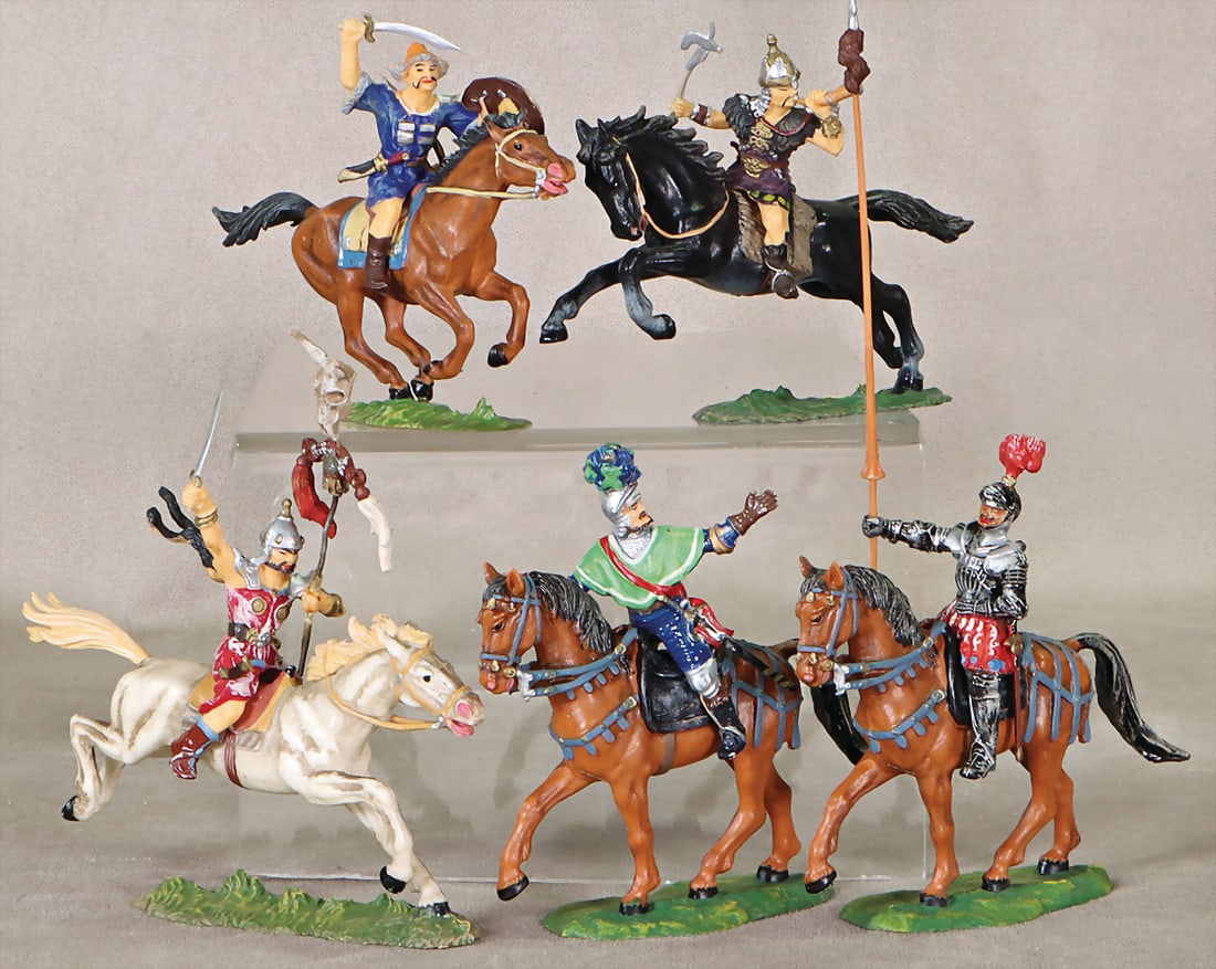 ELASTOLIN 2x lansquenets, 3x Huns, on horseback, 7cm, good condition   German Description  ELASTOLIN (1 of 1)
