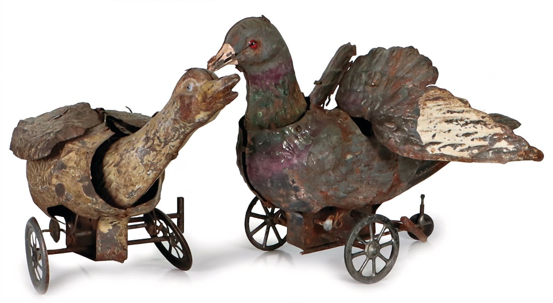 probably GÜNTHERMANN mixed lot of 2 pieces, tin toy, early, duck and dove, handpainted, dove,: probably GÜNTHERMANN mixed lot of 2 pieces, tin toy, early, duck and dove, handpainted, dove, clock mechanism intact, but mechanism has to be repaired, h: 15.5 cm, duck, clock mechanism is stuck,