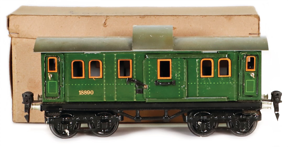 MÄRKLIN track 0, luggage coach, item no. 18890, green, min. damages to paintwork, otherwise: MÄRKLIN track 0, luggage coach, item no. 18890, green, min. damages to paintwork, otherwise good, 4 axles, l: 20 cm, in box German Description MÄRKLIN Spur 0, Gepäckwagen, Artikelnr. 18
