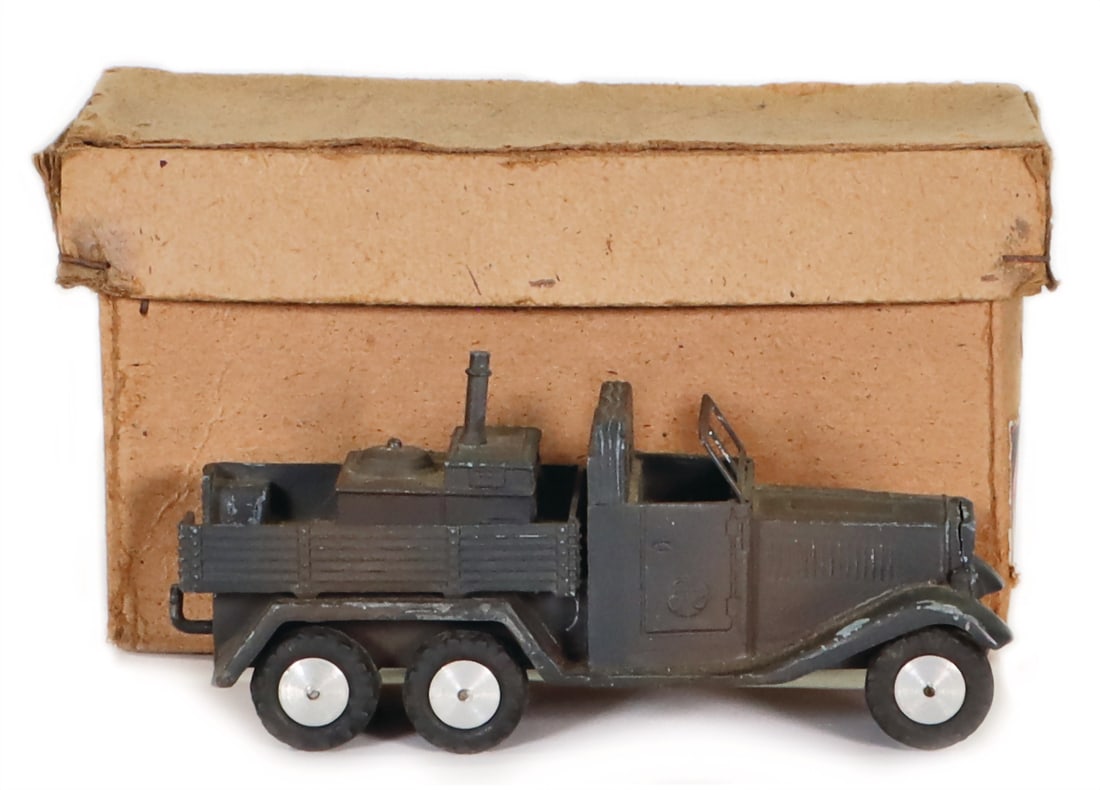 MÄRKLIN military truck, casting, min. damages to the paintwork, otherwise good, color partially (1 of 3)