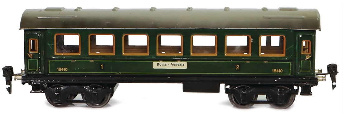 MÄRKLIN 0-gauge, passenger coach, item no. 18410, green, four axles, 1-2 class, slightly (1 of 3)