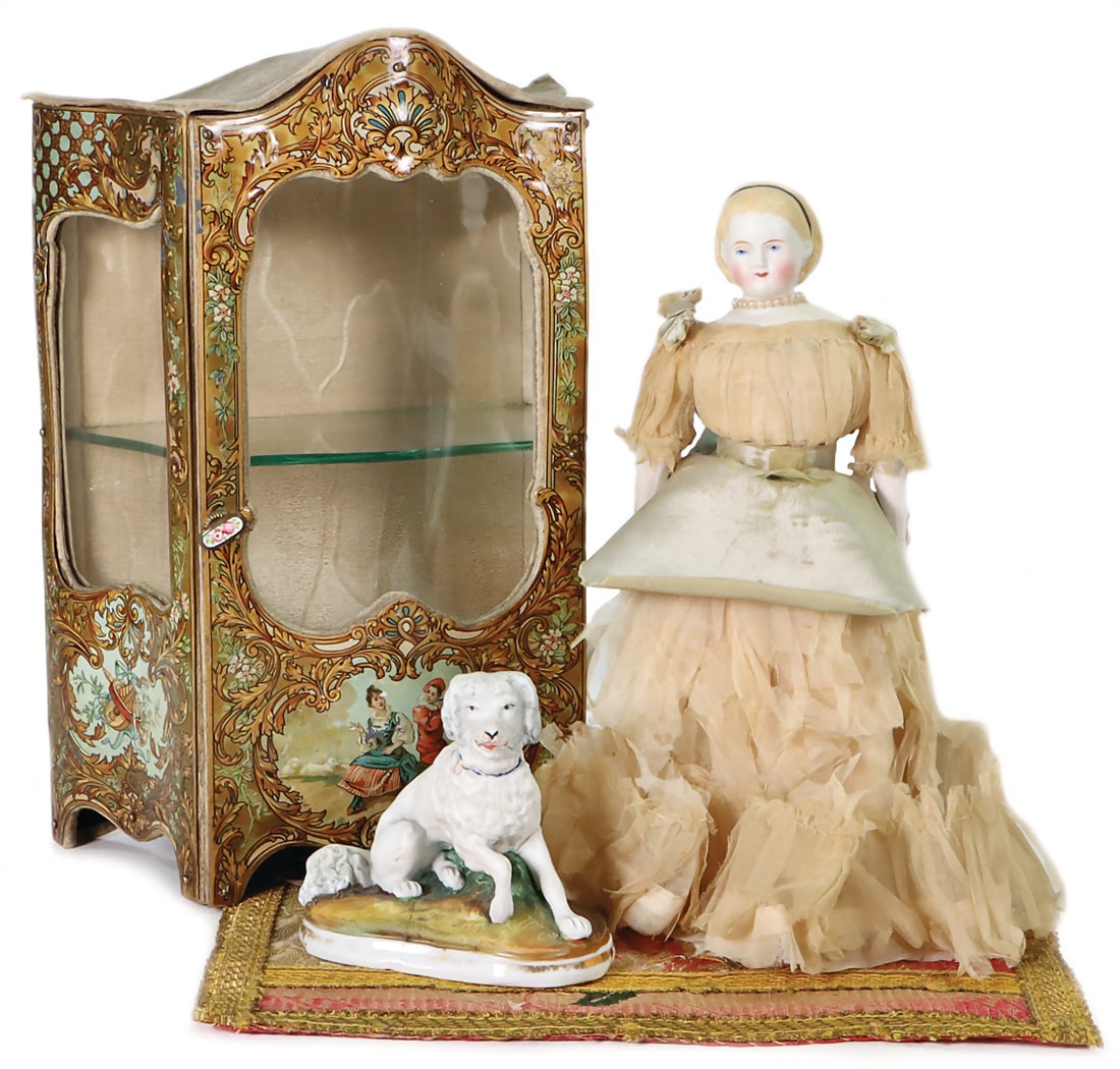 Small doll's display case, tin, lithographed, France, h: 25 cm, 1 carpet, porcelain shoulder headed: Small doll's display case, tin, lithographed, France, h: 25 cm, 1 carpet, porcelain shoulder headed doll, Alice type, 22 cm, model. hairband, painted eyes, porcelain arms and legs, fabric body, origin