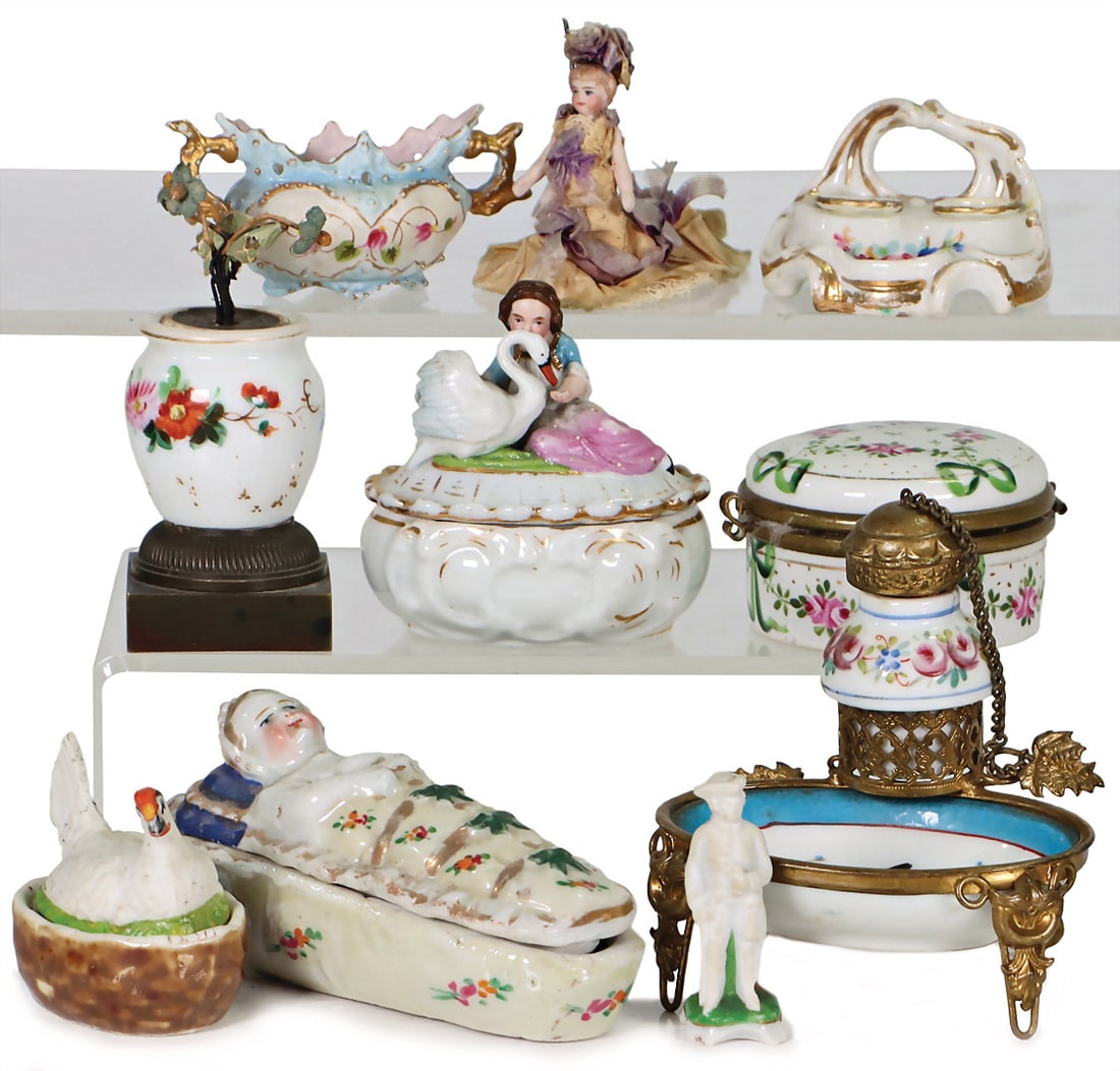 Mixed lot of porcelain, boxes, writing utensils, bowls, small all-porcelain figurine, 1 (1 of 1)