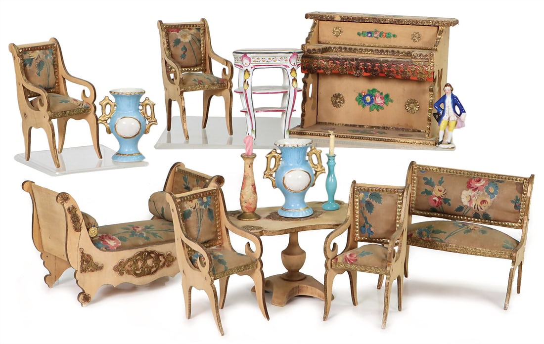 Doll's house furniture, France, settee, piano, w: 15 cm, h: 12 cm, 2 vases, some small parts, 1 (1 of 1)