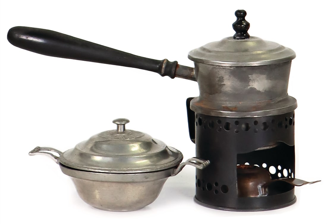 MÄRKLIN Doll's house cocoa pot, h: 10.5 cm, with burner, bowl with lid, provenance: " Gerda Ott: MÄRKLIN Doll's house cocoa pot, h: 10.5 cm, with burner, bowl with lid, provenance: " Gerda Ott Collection " German Description MÄRKLIN Puppenstuben-Kakaokocher, H: 10,5 cm, mit Brenner, Sch
