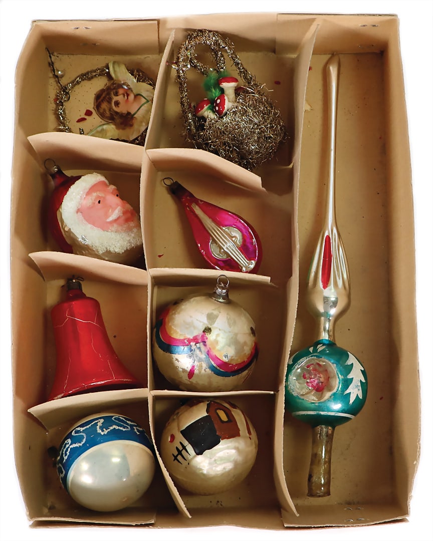 8 pieces, Christmas tree decorations, glass baubles, including flocked Santa's head, leonic wires, (1 of 1)