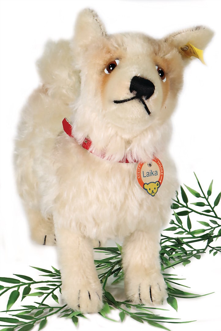 STEIFF Laika, dog, with button, shield and flag, No. 1325,00, very nice, unused condition, h: 25 cm,: STEIFF Laika, dog, with button, shield and flag, No. 1325,00, very nice, unused condition, h: 25 cm, l: 26 cm German Description STEIFF Laika, Hund, mit Knopf, Schild u. Fahne, Nr. 1325,00, sehr sch&#