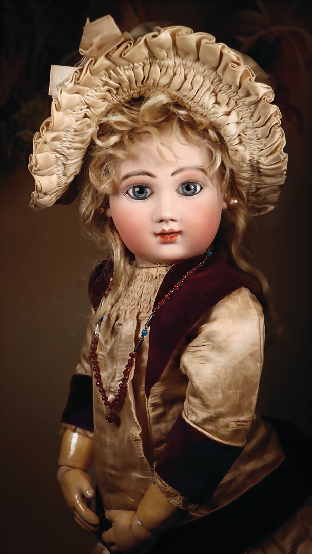JULES STEINER Extremely rare French bébé by Jules Steiner, Series G, with exceptional: JULES STEINER Extremely rare French bébé by Jules Steiner, Series G, with exceptional radiance. Bisque porcelain head, blue fixed paperweight eyes, delicate eye shadow, closed mouth with a d