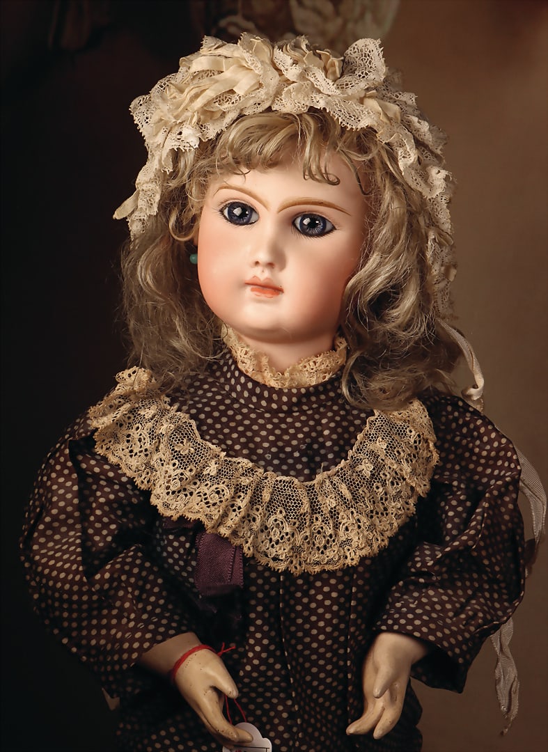 JULES STEINER excellent French Bébé by Steiner, Bébé Phenix bisque porcelain: JULES STEINER excellent French Bébé by Steiner, Bébé Phenix bisque porcelain head, fixed almond-shaped blue paperweight eyes, feathered eyebrows, closed mouth, shaded lips and oute