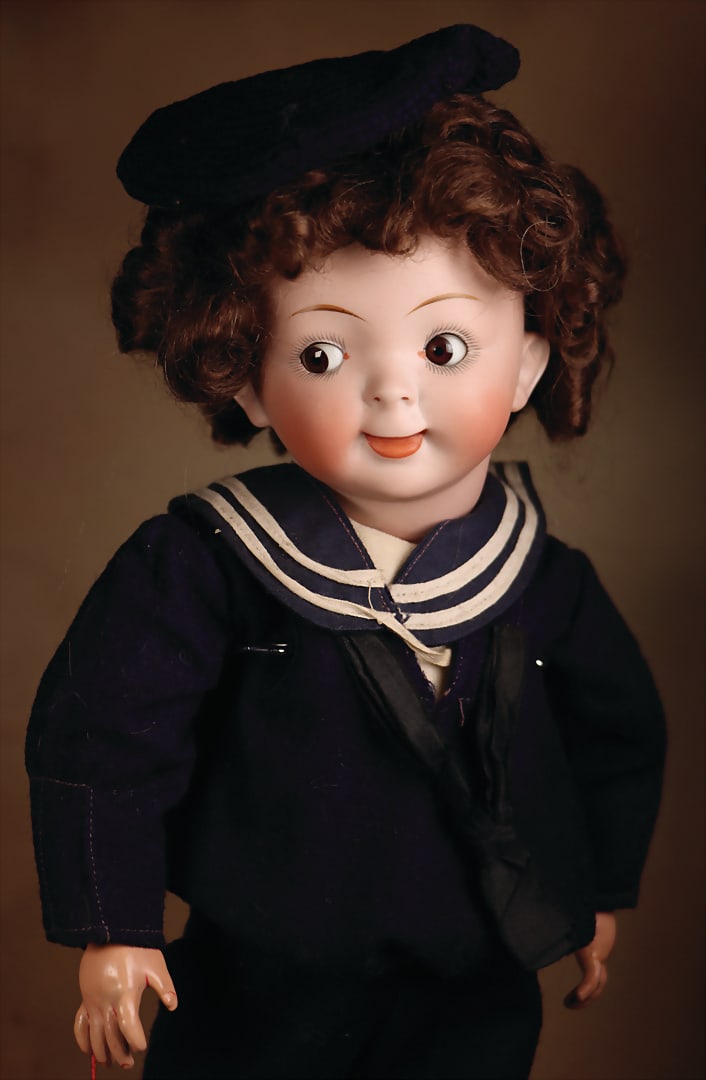 HERTEL, SCHWAB & CO. popular "Jubilee Googly" by Hertel & Schwab, around 1918, finely crafted bisque (1 of 6)