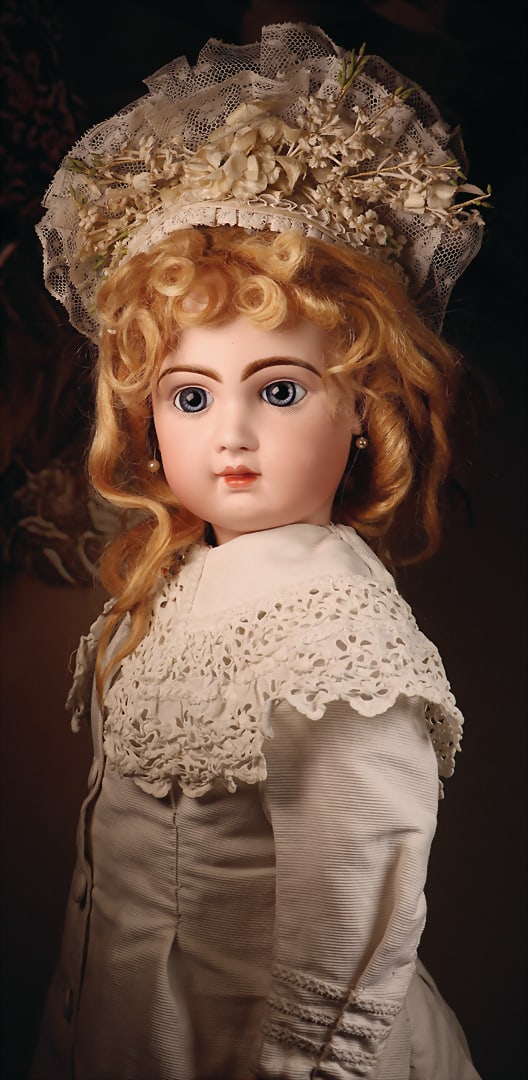 EMILE JUMEAU French bébé doll by Émile Jumeau, manufactured around 1886, finely (1 of 5)