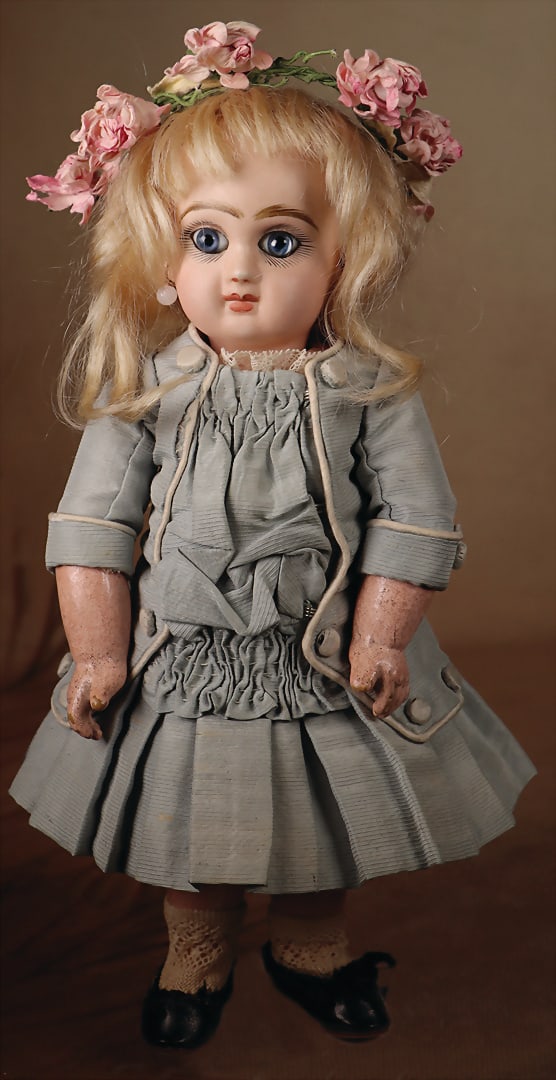 EMILE JUMEAU Rare "Bébé Française" by Jumeau, c. 1890, measuring 22 cm, this model is (1 of 3)