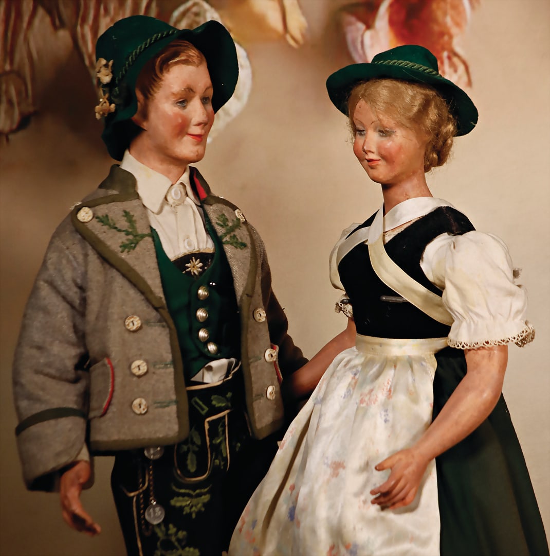 pair of artist dolls, 49 cm and 50 cm, mass, 1x mohair, 1x model. hair, painted eyes, body waisted (1 of 2)