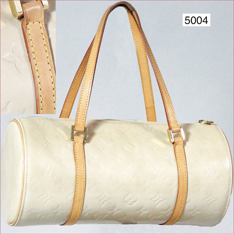 LOUIS VUITTON bag, Papillon, 30 Bedford Vernis: LOUIS VUITTON bag, Papillon, 30 Bedford Vernis beige/champagne-colored, 13x15 cm, gold colored brass fittings, zip, can be worn in the hand or over the shoulder, edles Model, with Louis Vuitton Zipper
