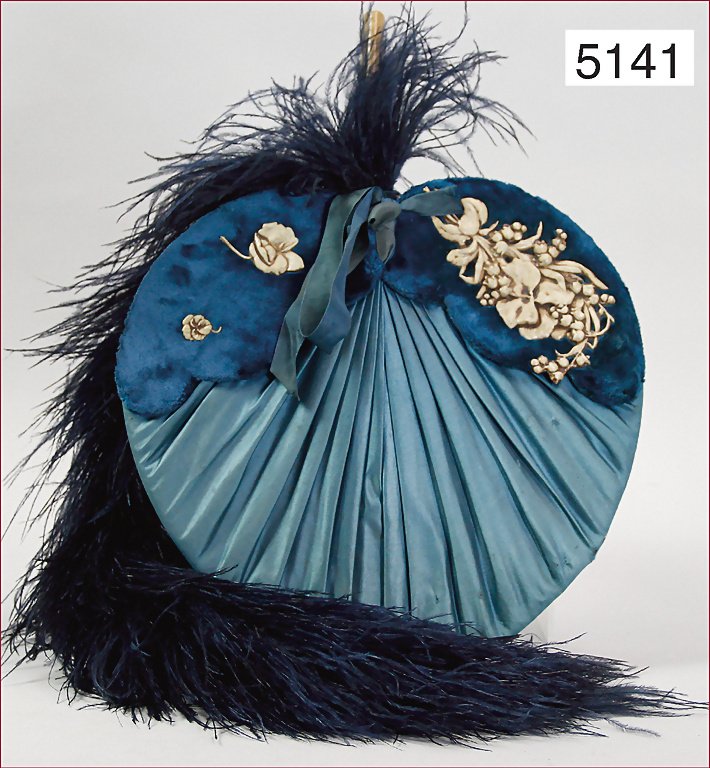 unusual Biedermeier fan, dried palm leaf, covered with: unusual Biedermeier fan, dried palm leaf, covered with fine aquamarine silk and velvet, fine painted papier mâché flower ornaments, 43 cm tall, 32 cm wide, with feather boa, dark-blue, 75 cm long, u