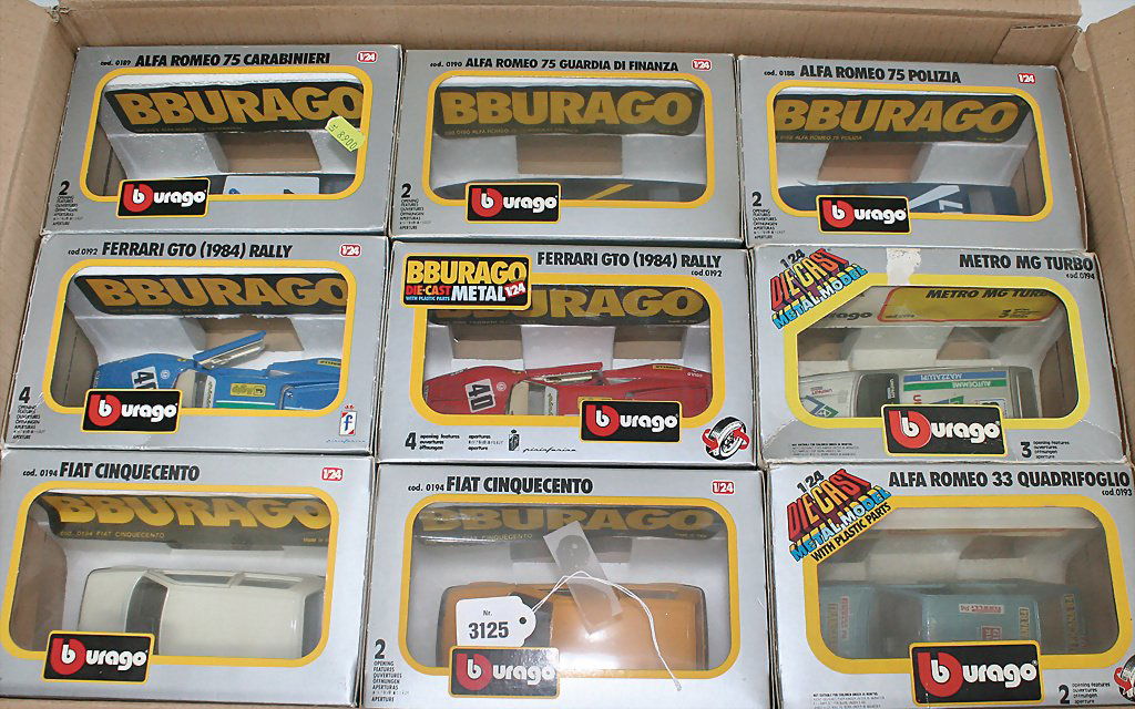 BURAGO Konv. 18 Modellfahrzeuge, Maßstab 1:24, versch. : BURAGO Konv. 18 Modellfahrzeuge, Maßstab 1:24, versch. Modelle u.a. Alfa Romeo, Ferrari, Fiat und andere, alle unbespielt, im Orig.-Karton